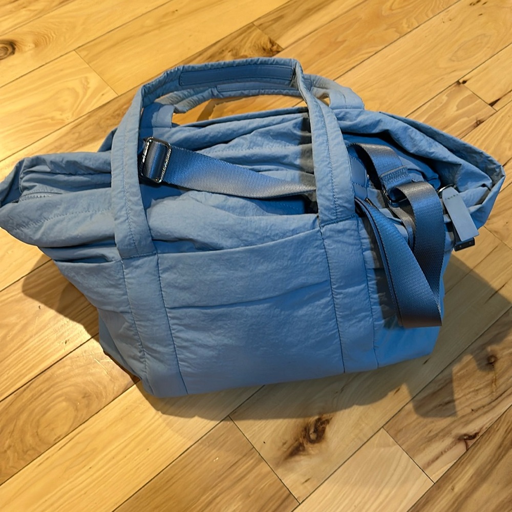 Lululemon light blue tote